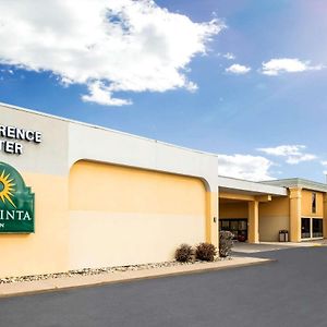 La Quinta Inn By Wyndham Davenport & Conference Center